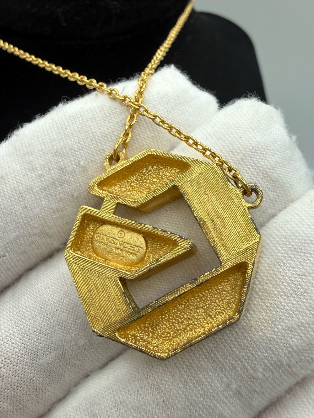 Givenchy Vintage Enamel G Pendant Necklace - Picture 7 of 9